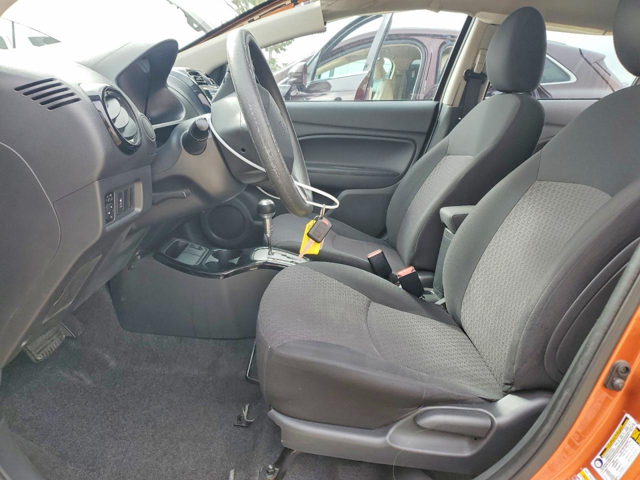 Mitsubishi Mirage Es
