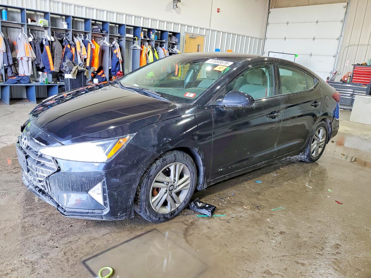 Salvage Hyundai ELANTRA Image