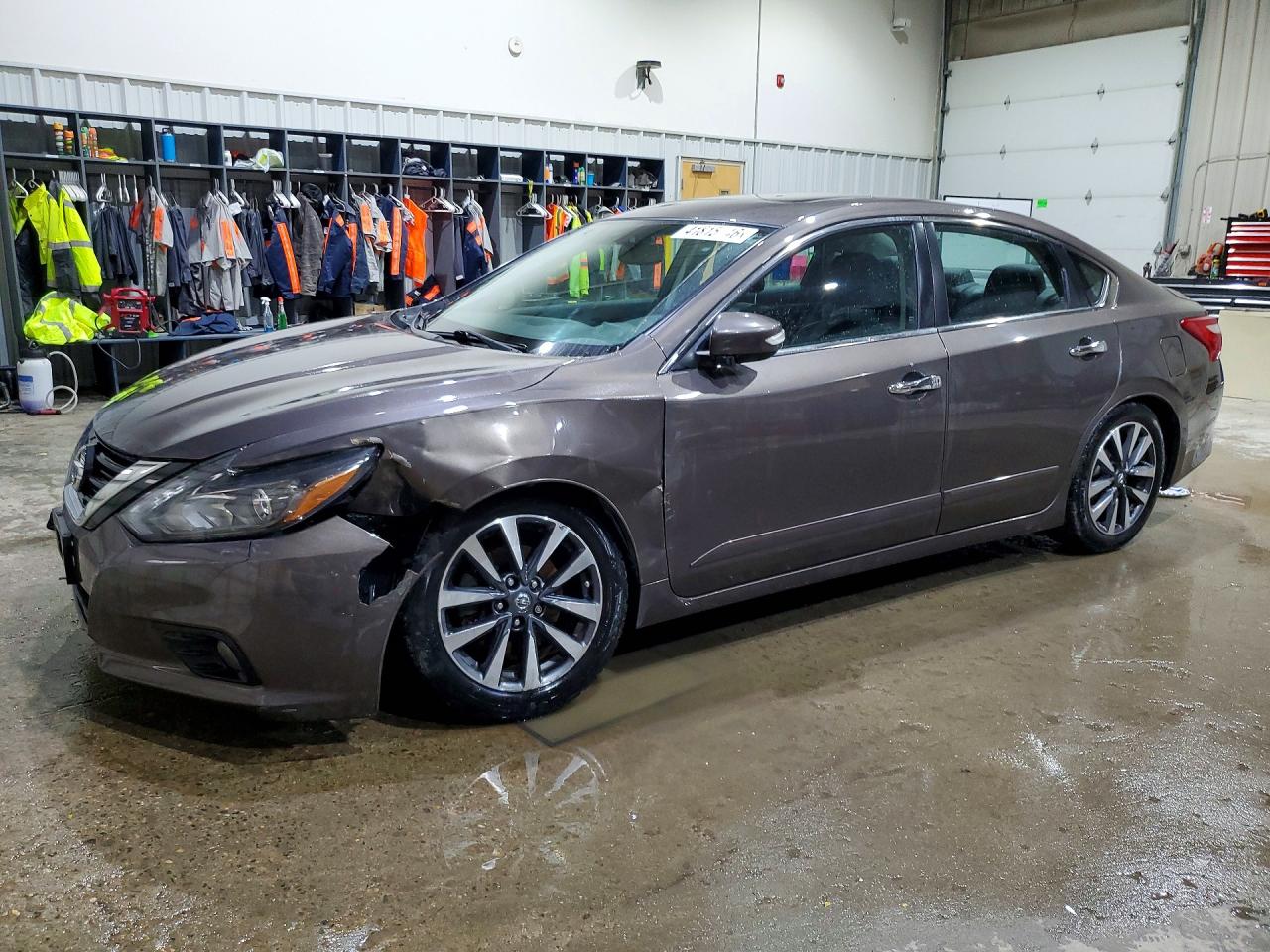 Salvage Nissan Altima Image