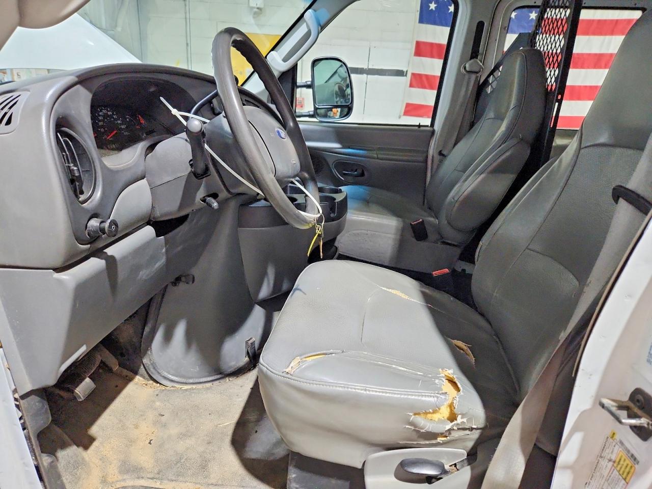 Ford Econoline E250 Van