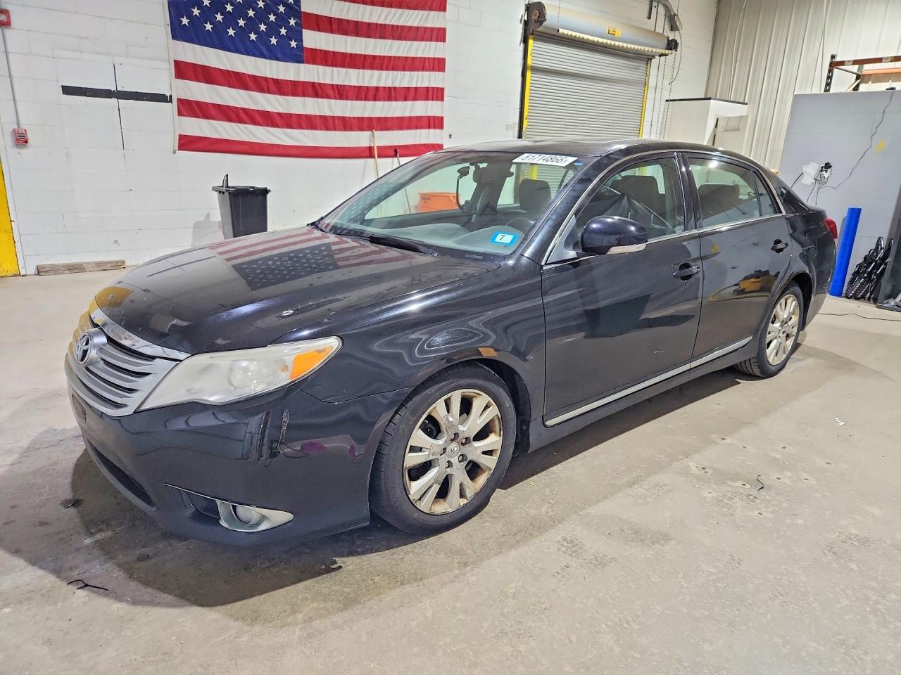 Salvage Toyota Avalon Image