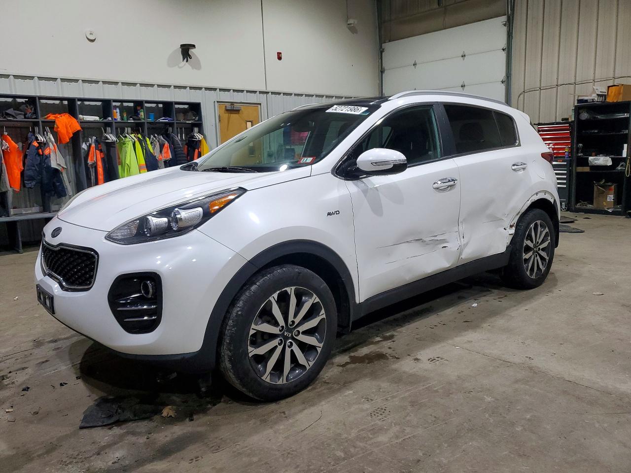 Salvage Kia Sportage Image