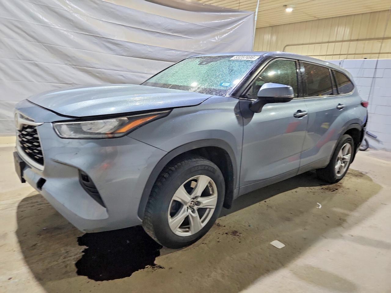 Salvage Toyota Highlander Image