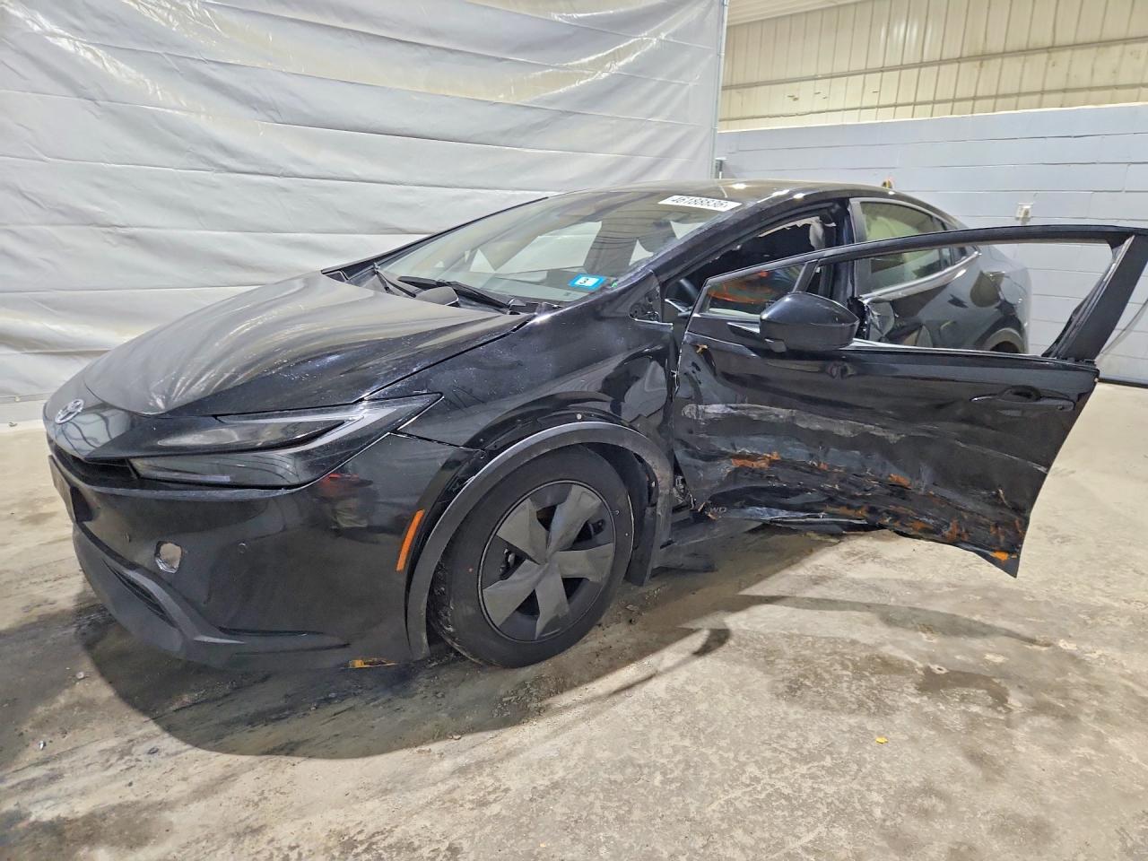 Salvage Toyota Prius Image