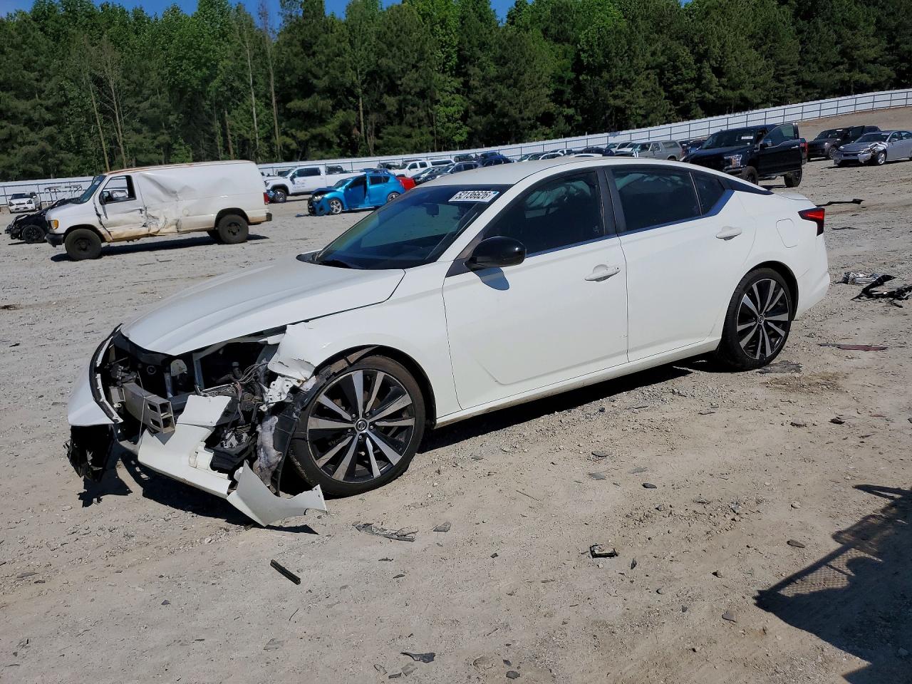 Salvage Nissan Altima Image