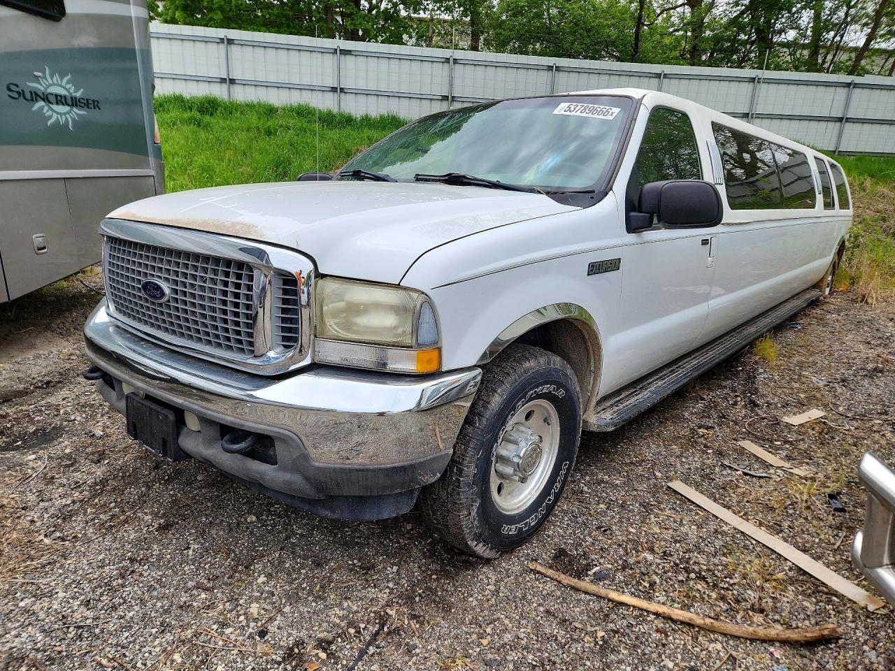 Salvage Ford Excursion Image