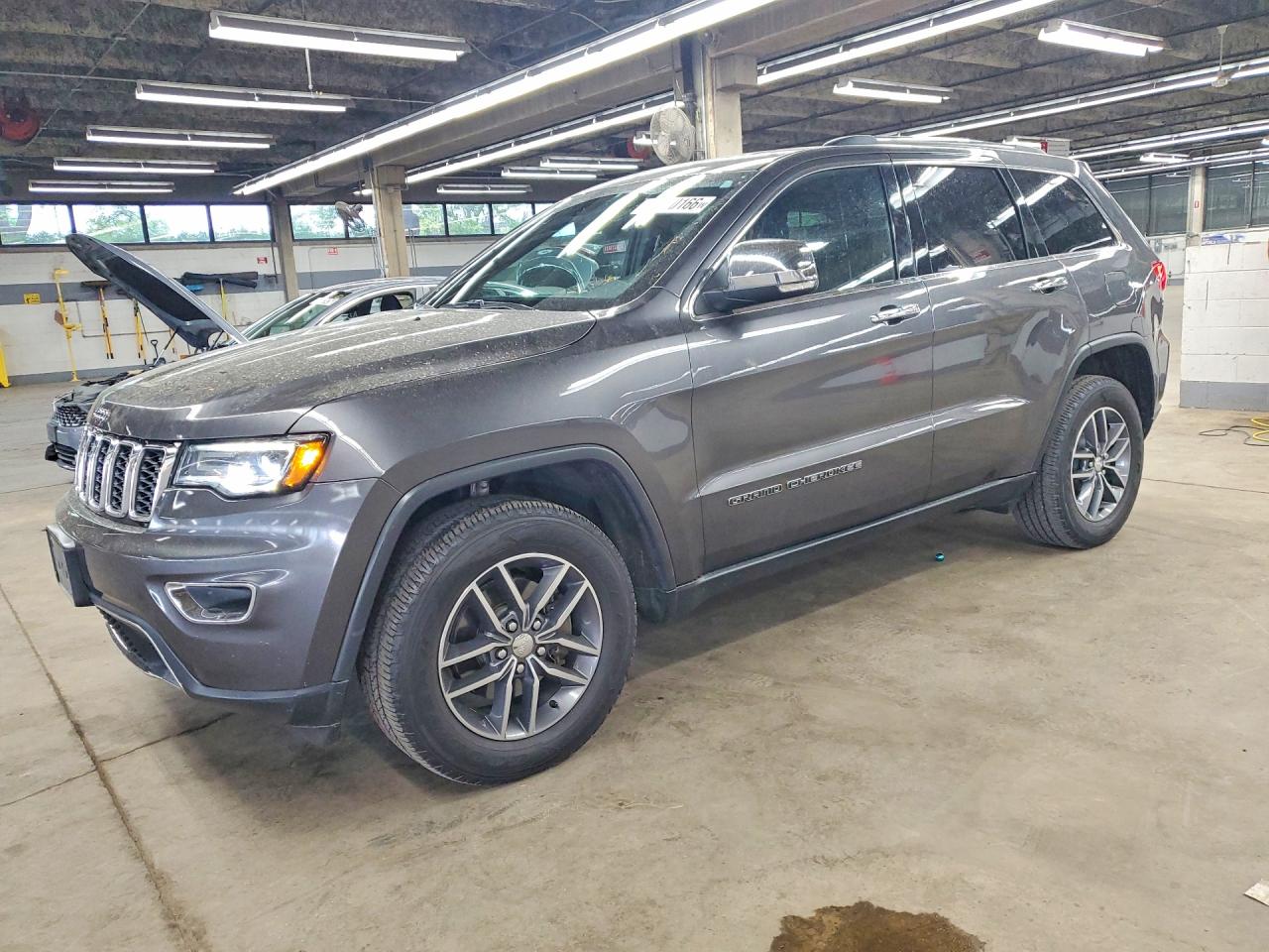 Salvage Jeep Cherokee Image