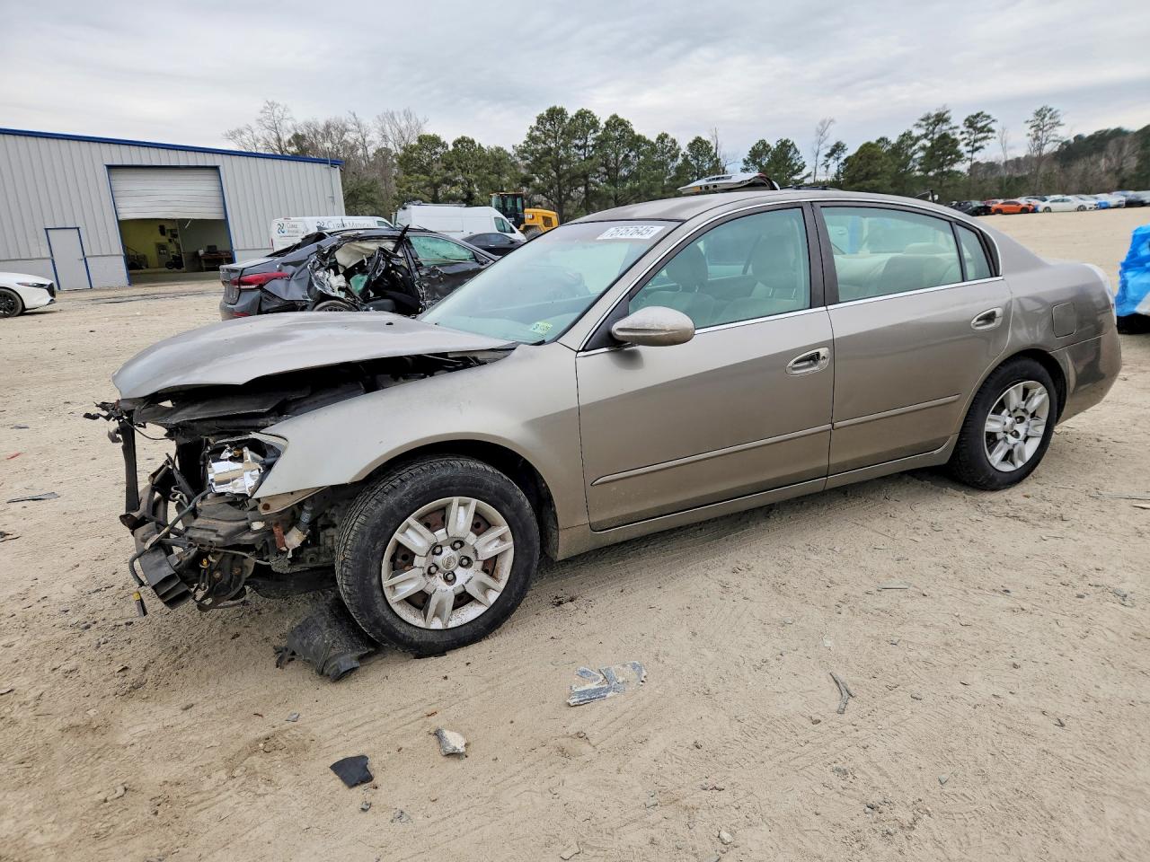 Salvage Nissan Altima Image