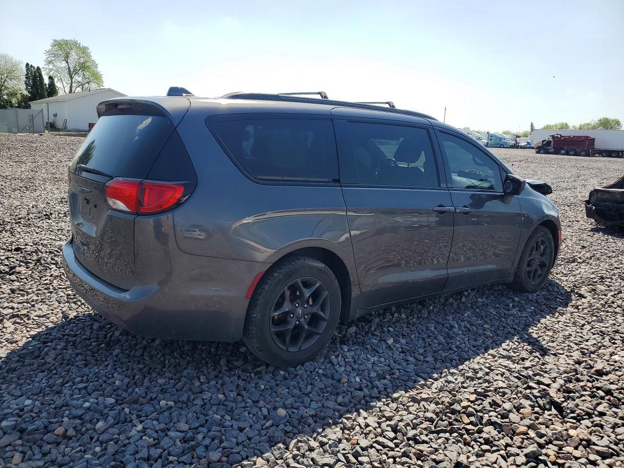 Chrysler Pacifica Touring L