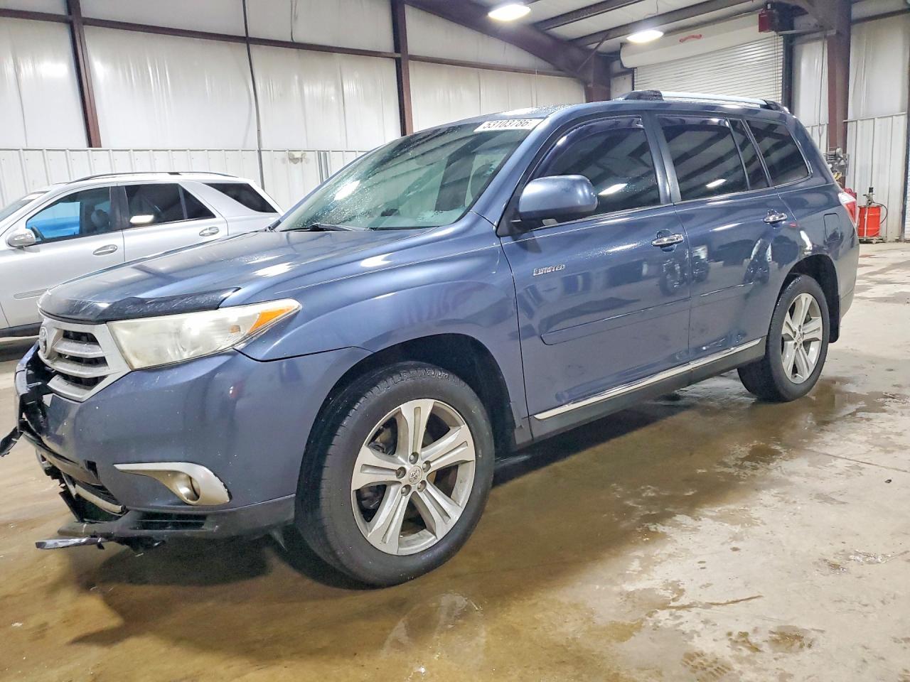 Salvage Toyota Highlander Image