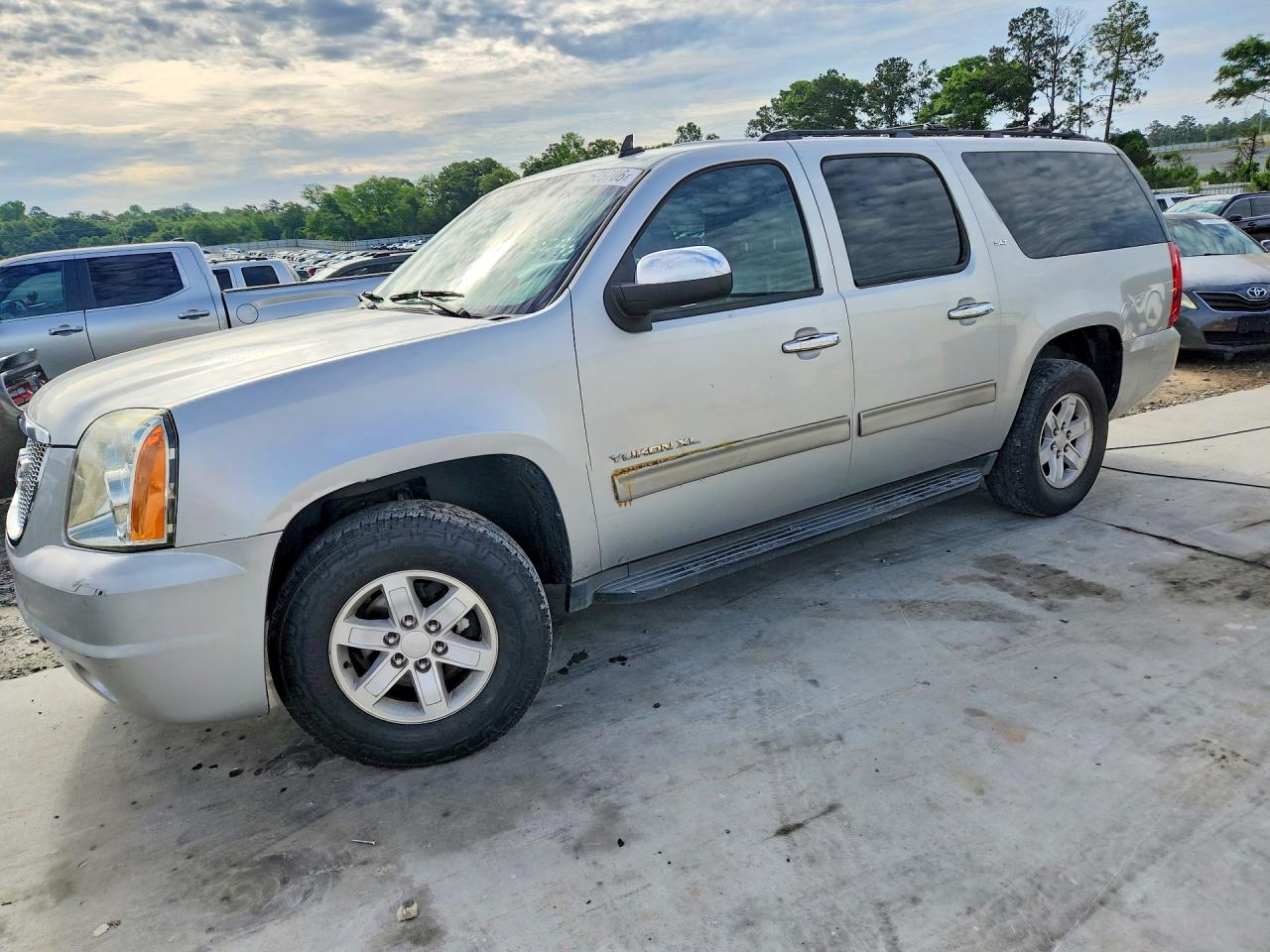 Salvage GMC Yukon Image