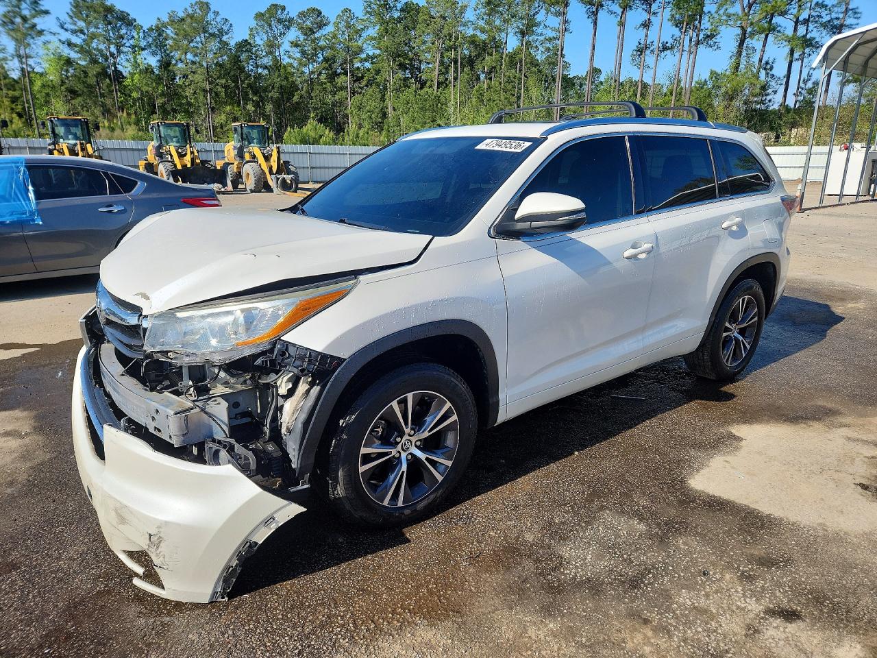 Salvage Toyota Highlander Image