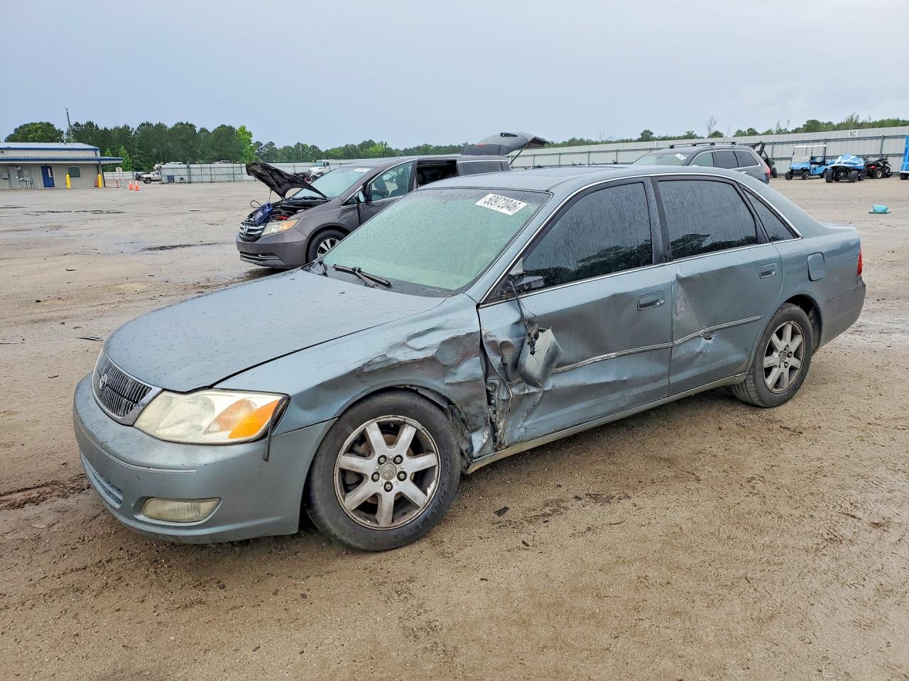 Salvage Toyota Avalon Image