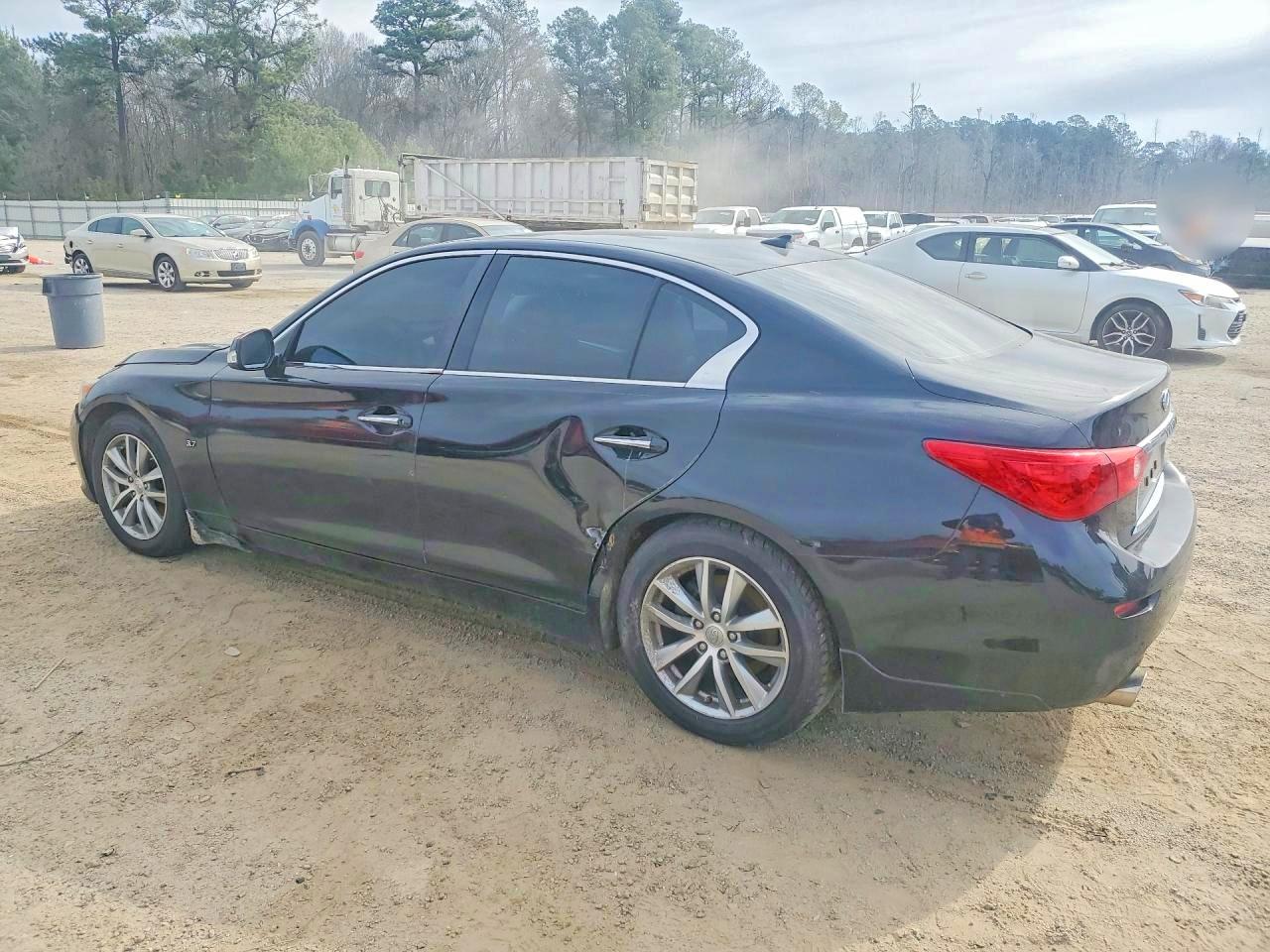 INFINITI Q50 Base