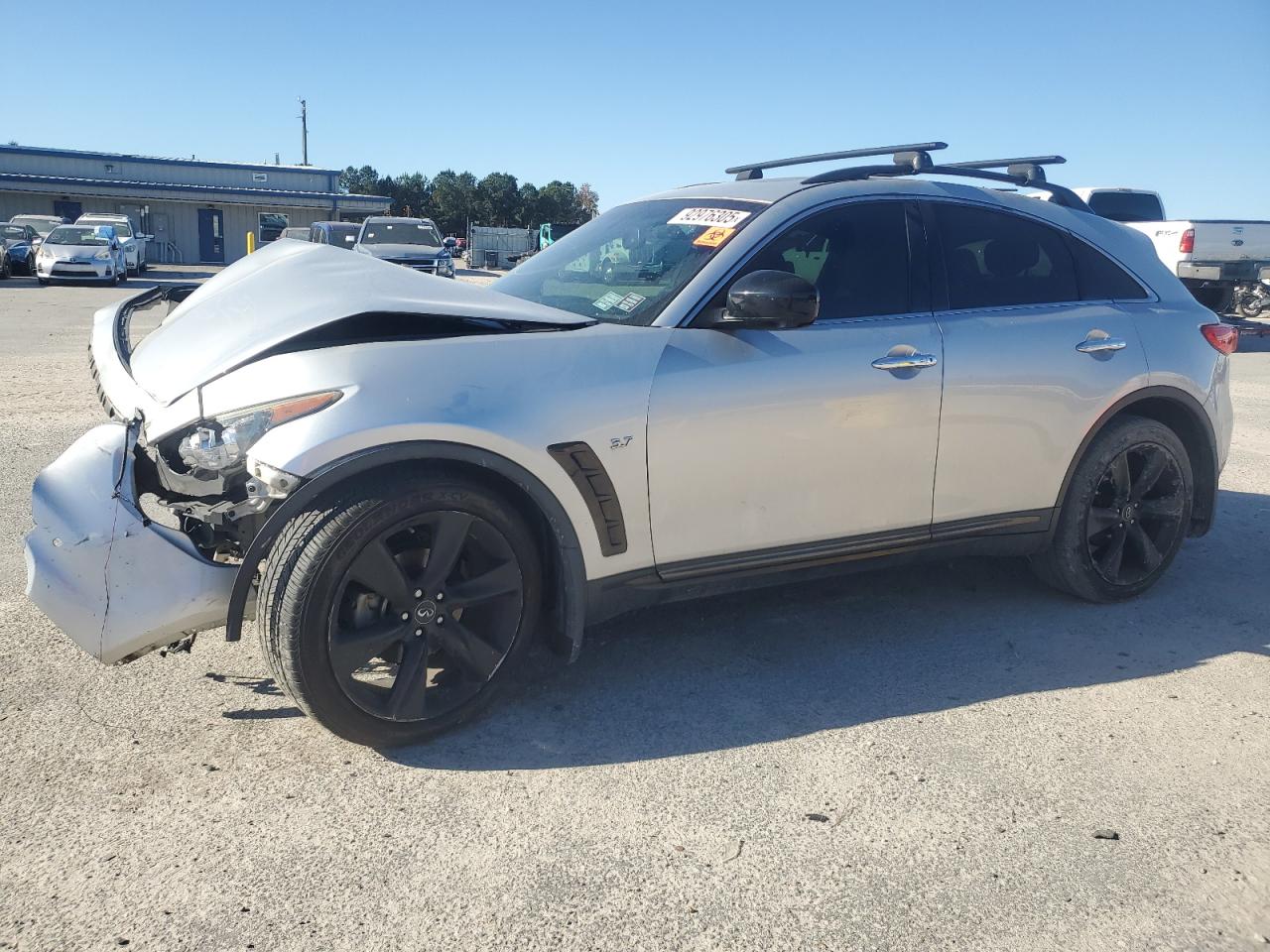 Salvage INFINITI Qx Image