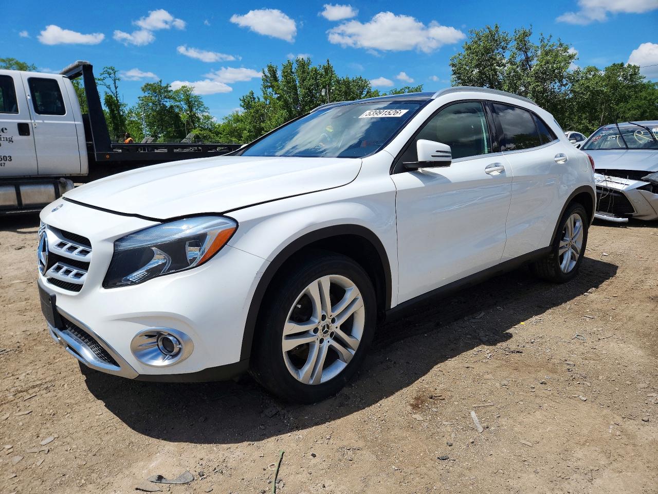 Salvage Mercedes-Benz GLA Image
