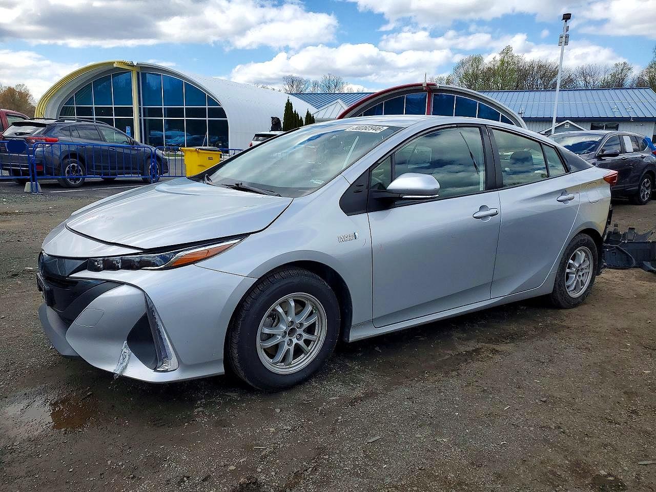 Salvage Toyota Prius Image