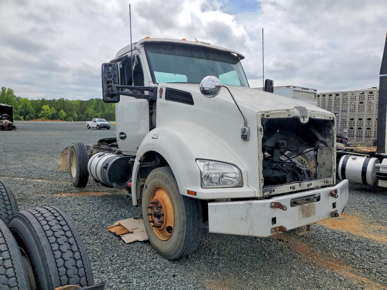 Salvage Kenworth Construction Image