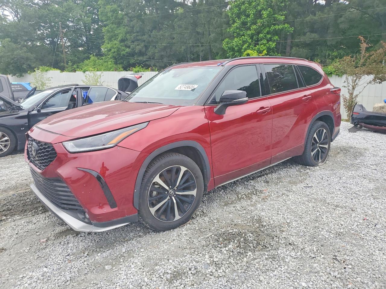 Salvage Toyota Highlander Image