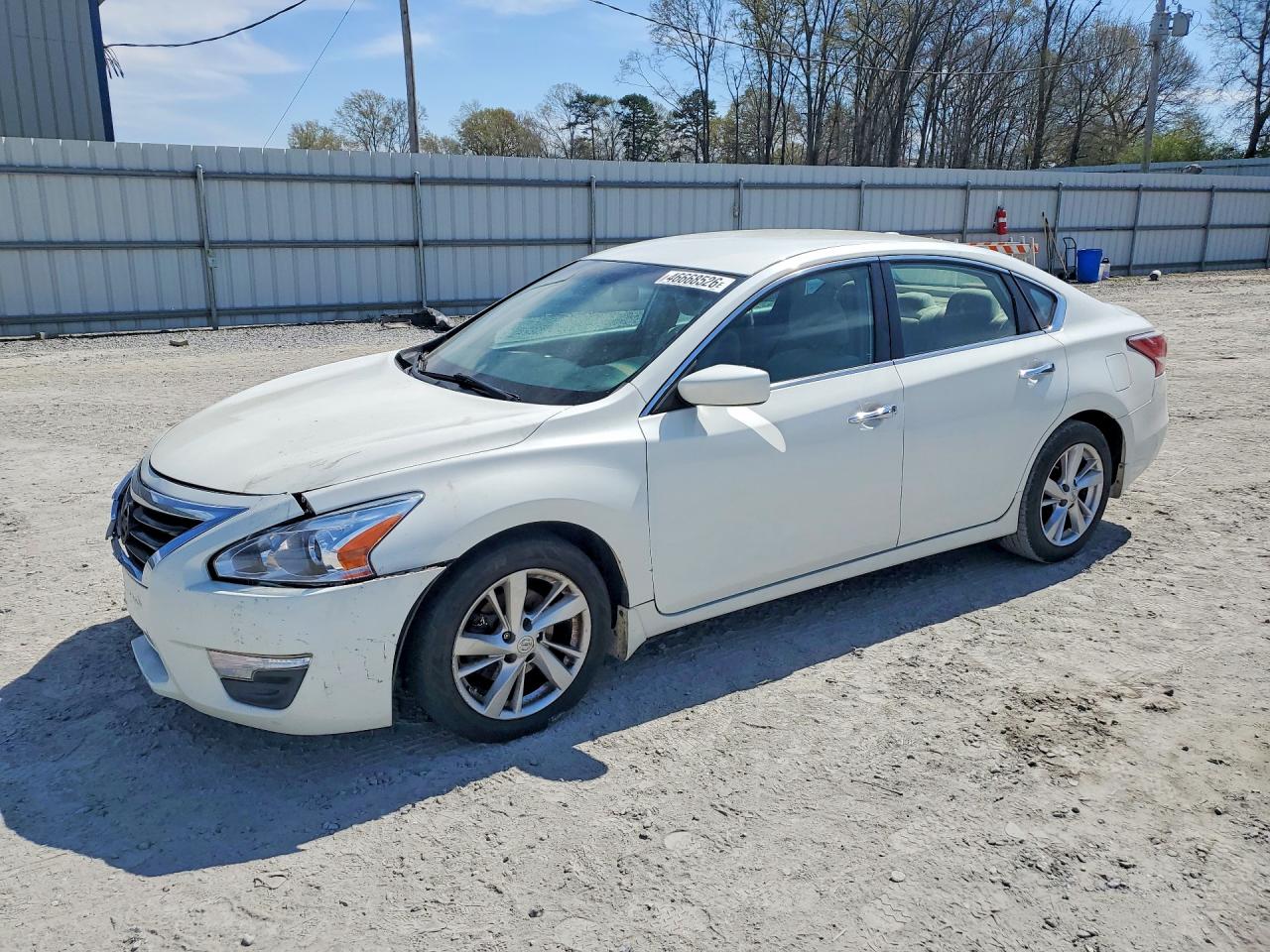 Salvage Nissan Altima Image