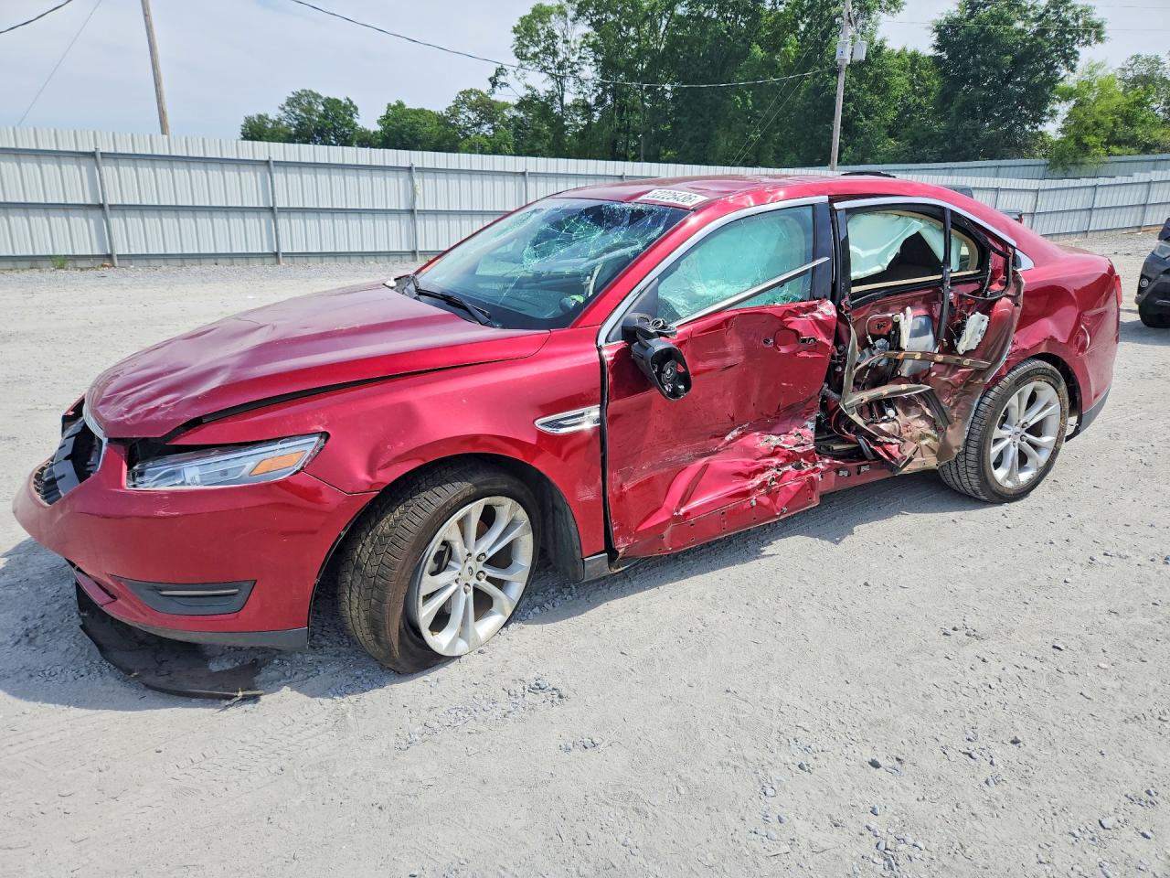 Salvage Ford Taurus Image