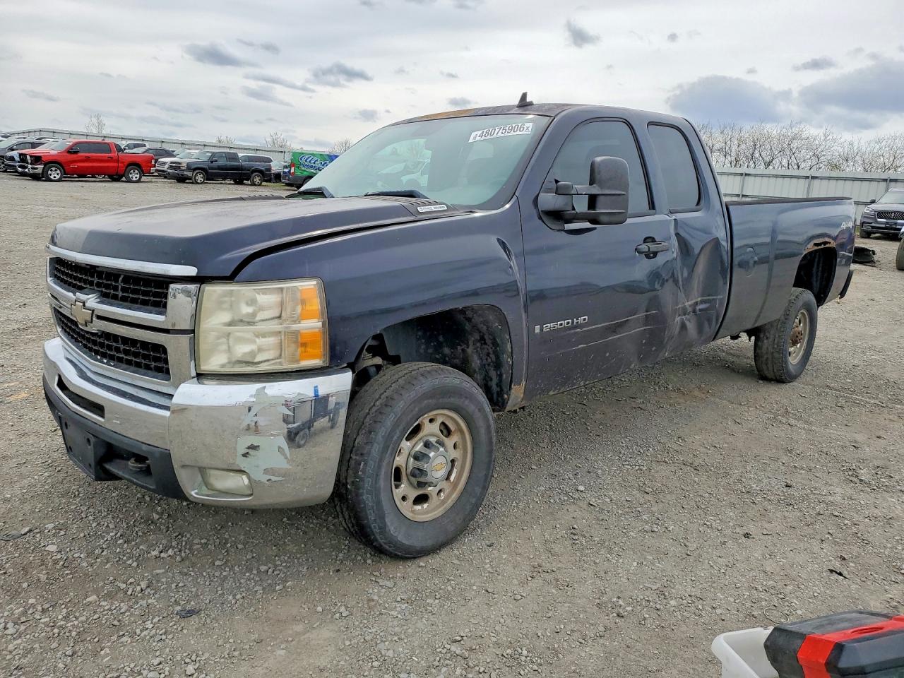 Salvage Chevrolet Silverado Image