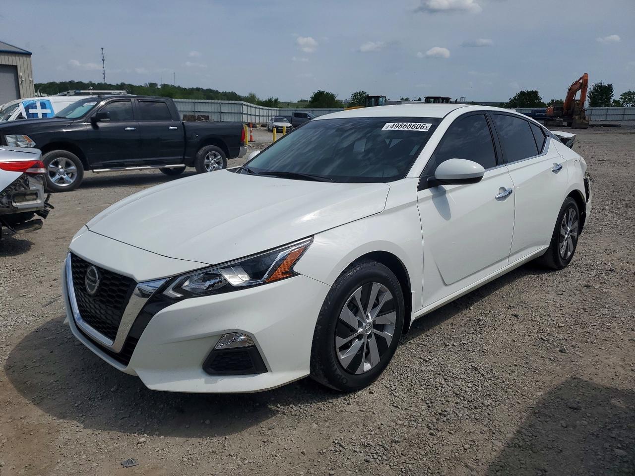 Salvage Nissan Altima Image