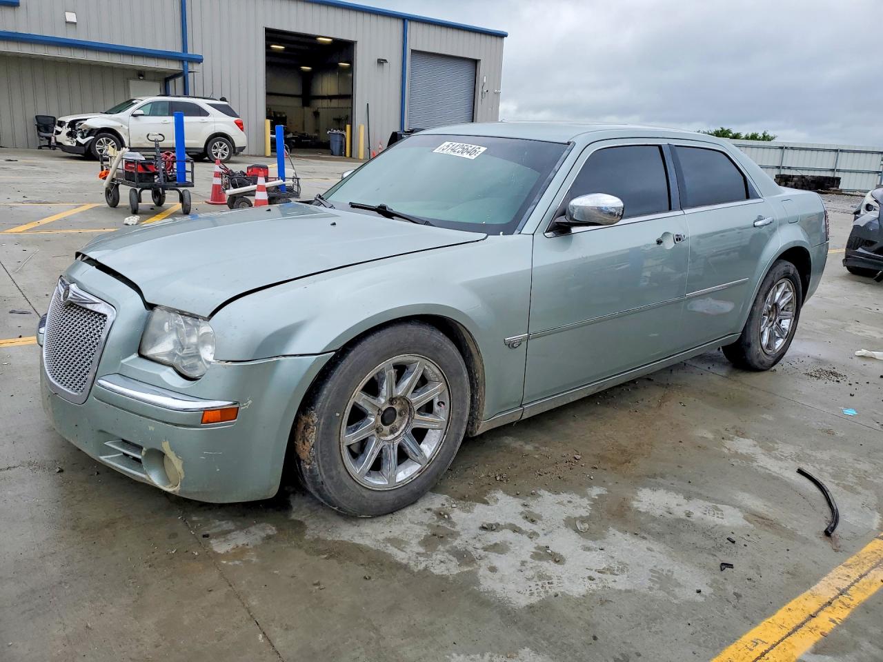 Salvage Chrysler 300 Image
