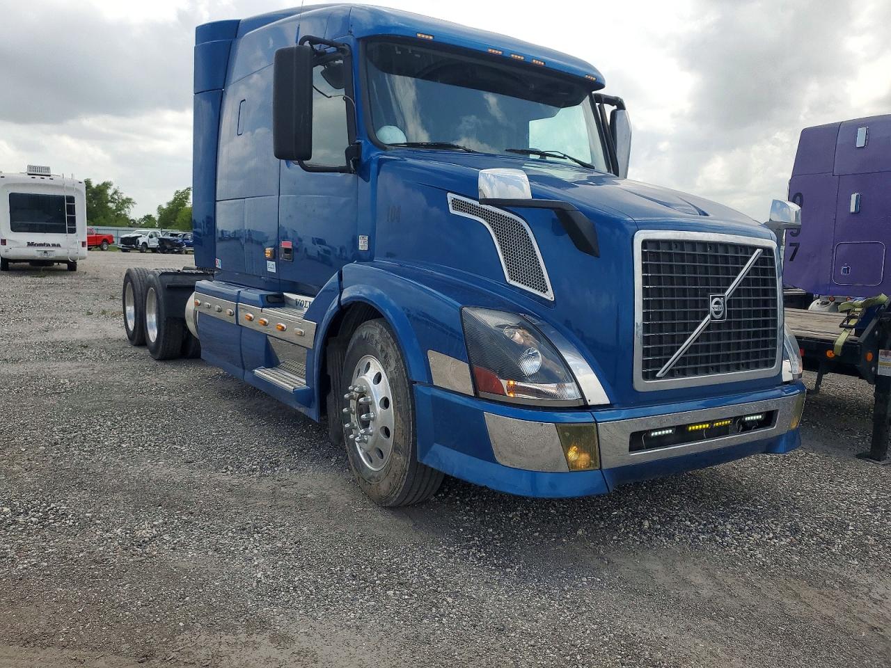 Salvage Volvo Vn Image