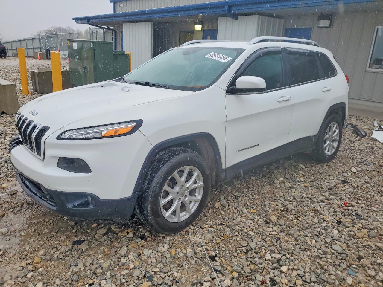 Salvage Jeep Cherokee Image
