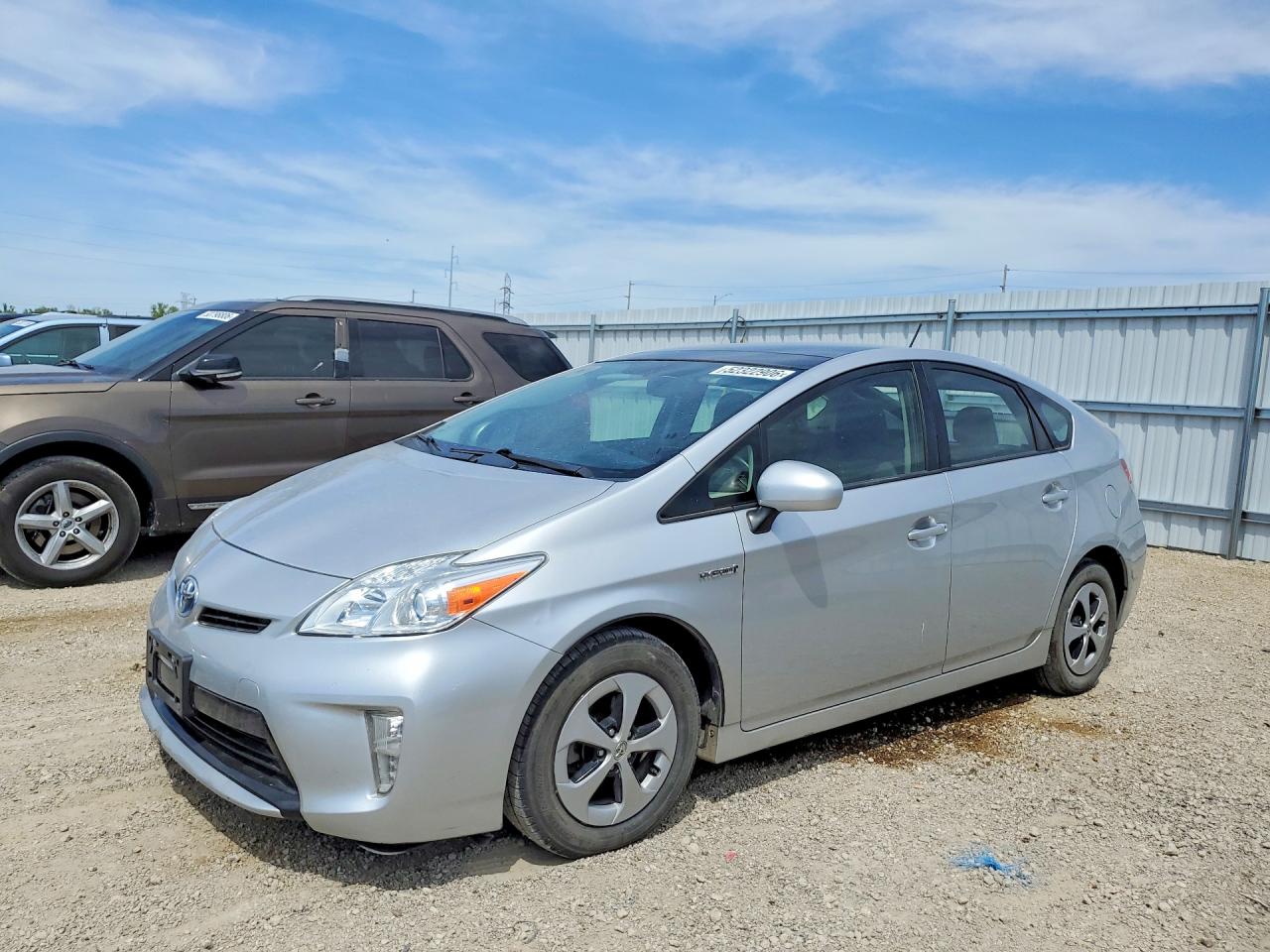 Salvage Toyota Prius Image