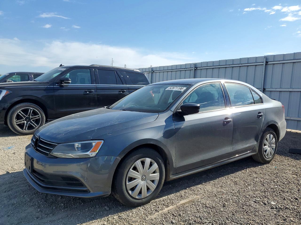 Salvage Volkswagen Jetta Image