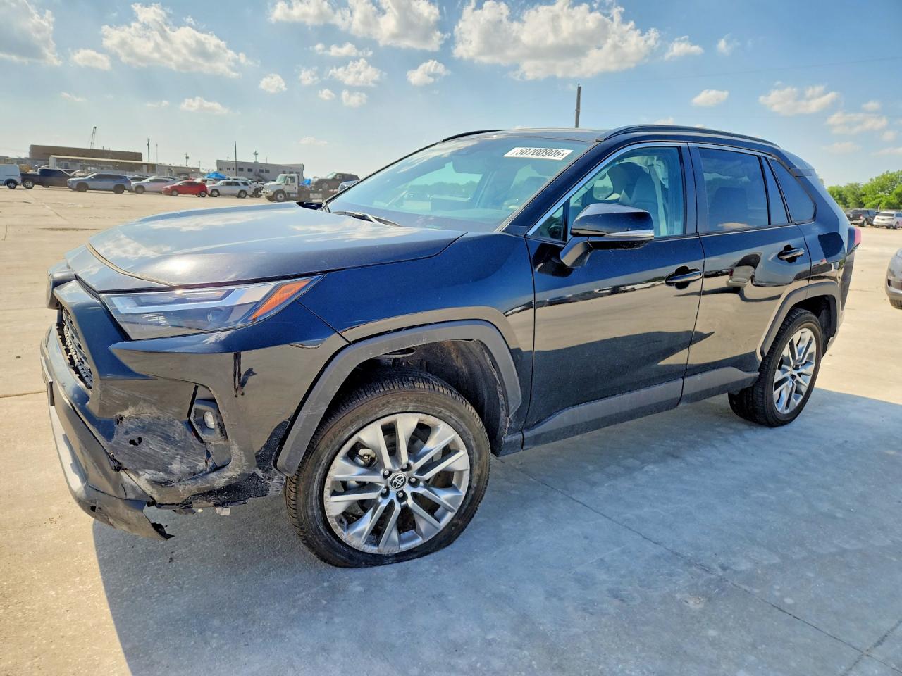 Salvage Toyota RAV4 Image