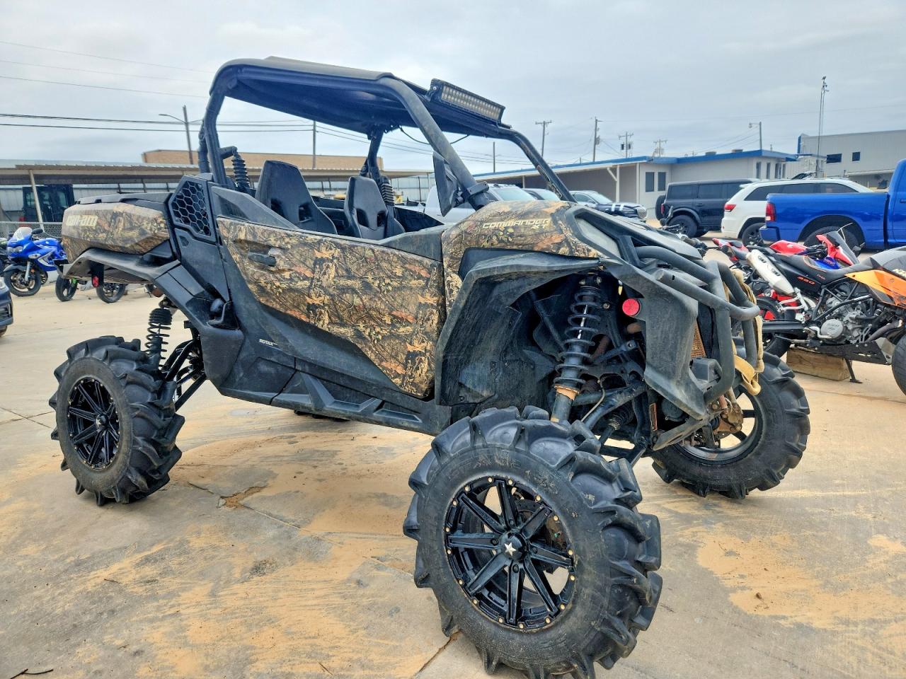 Salvage Can-Am Commander Image