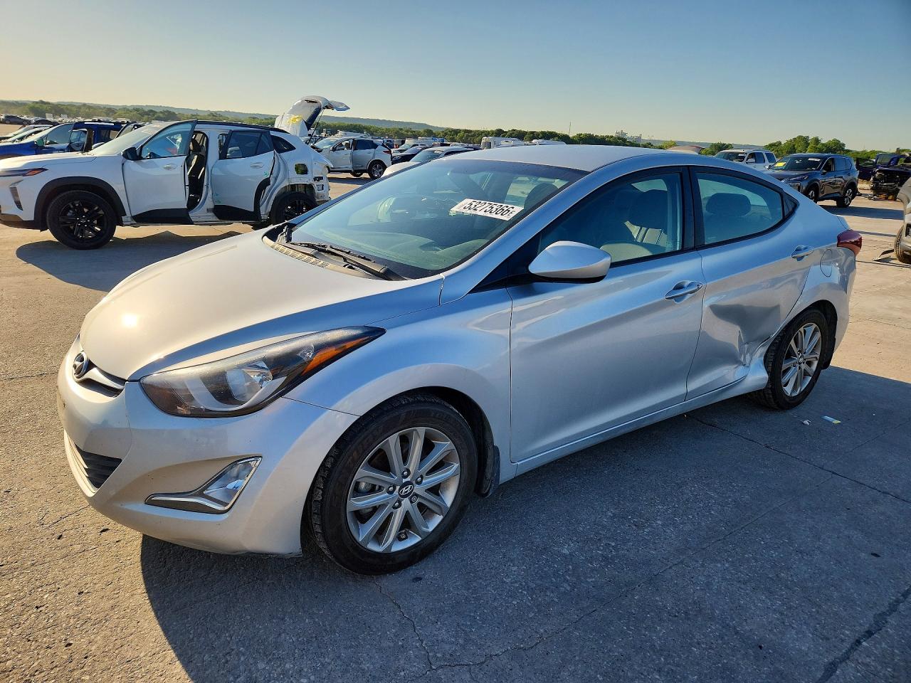 Salvage Hyundai ELANTRA Image