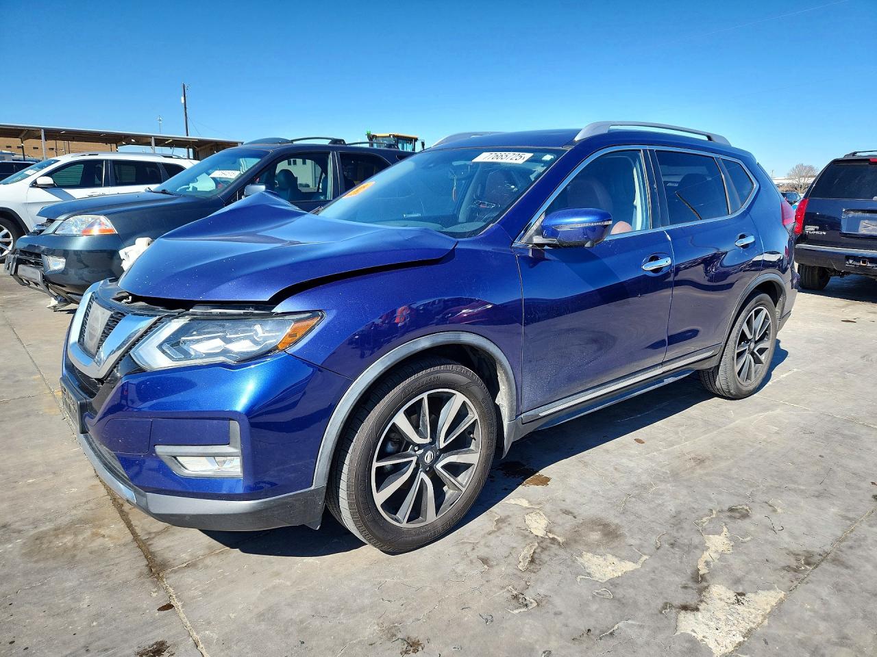 Salvage Nissan Rogue Image