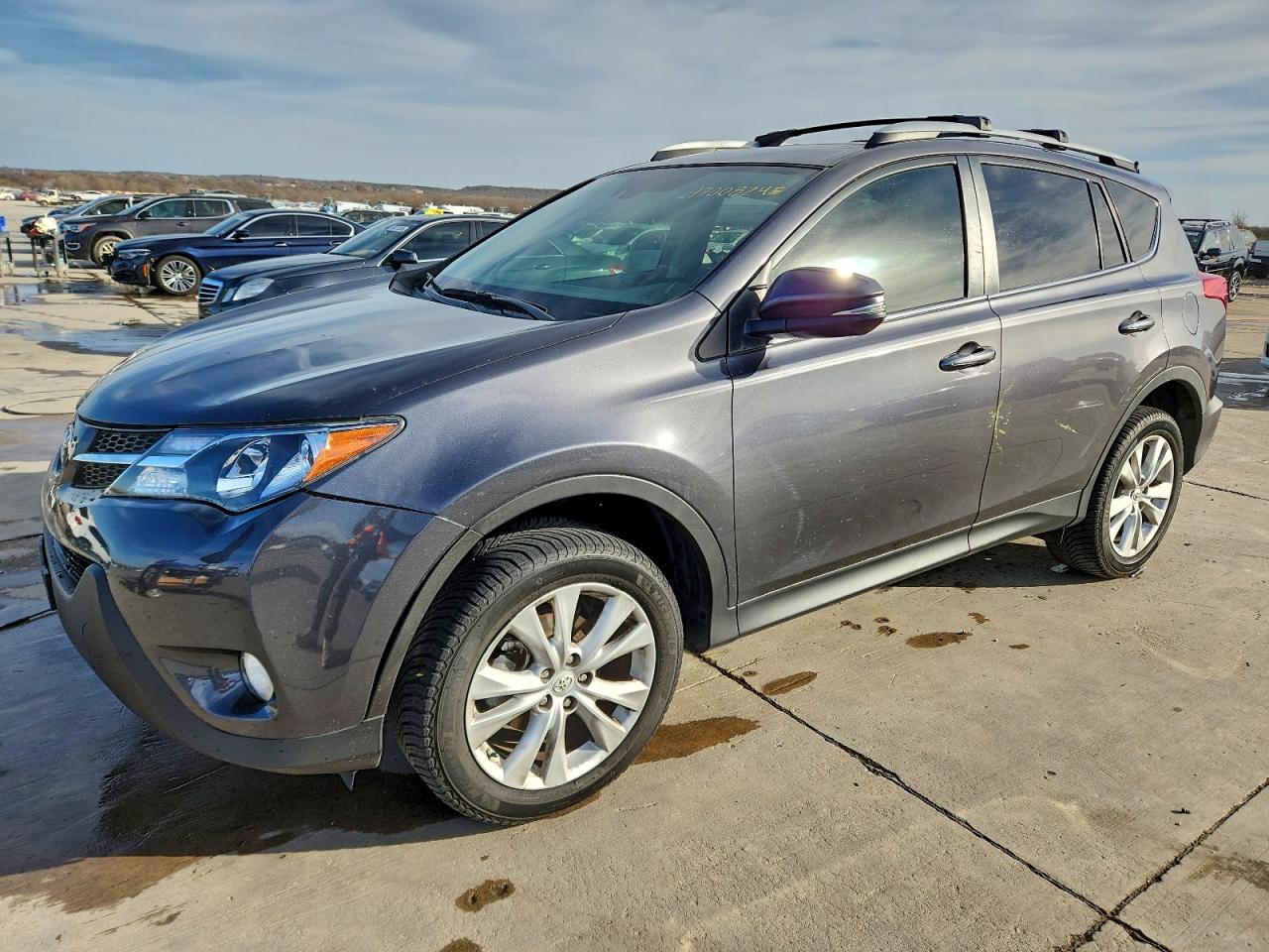 Salvage Toyota RAV4 Image