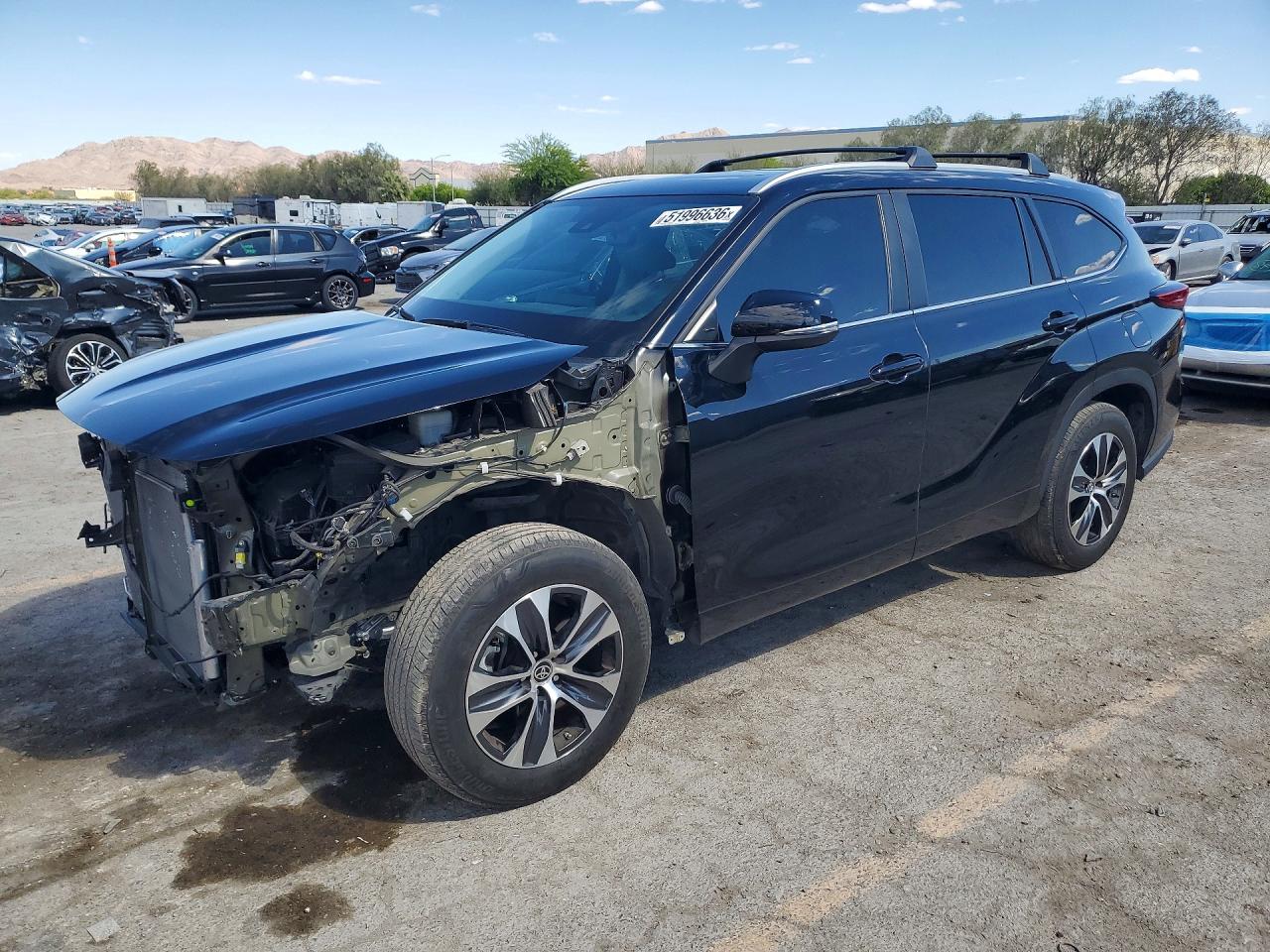 Salvage Toyota Highlander Image