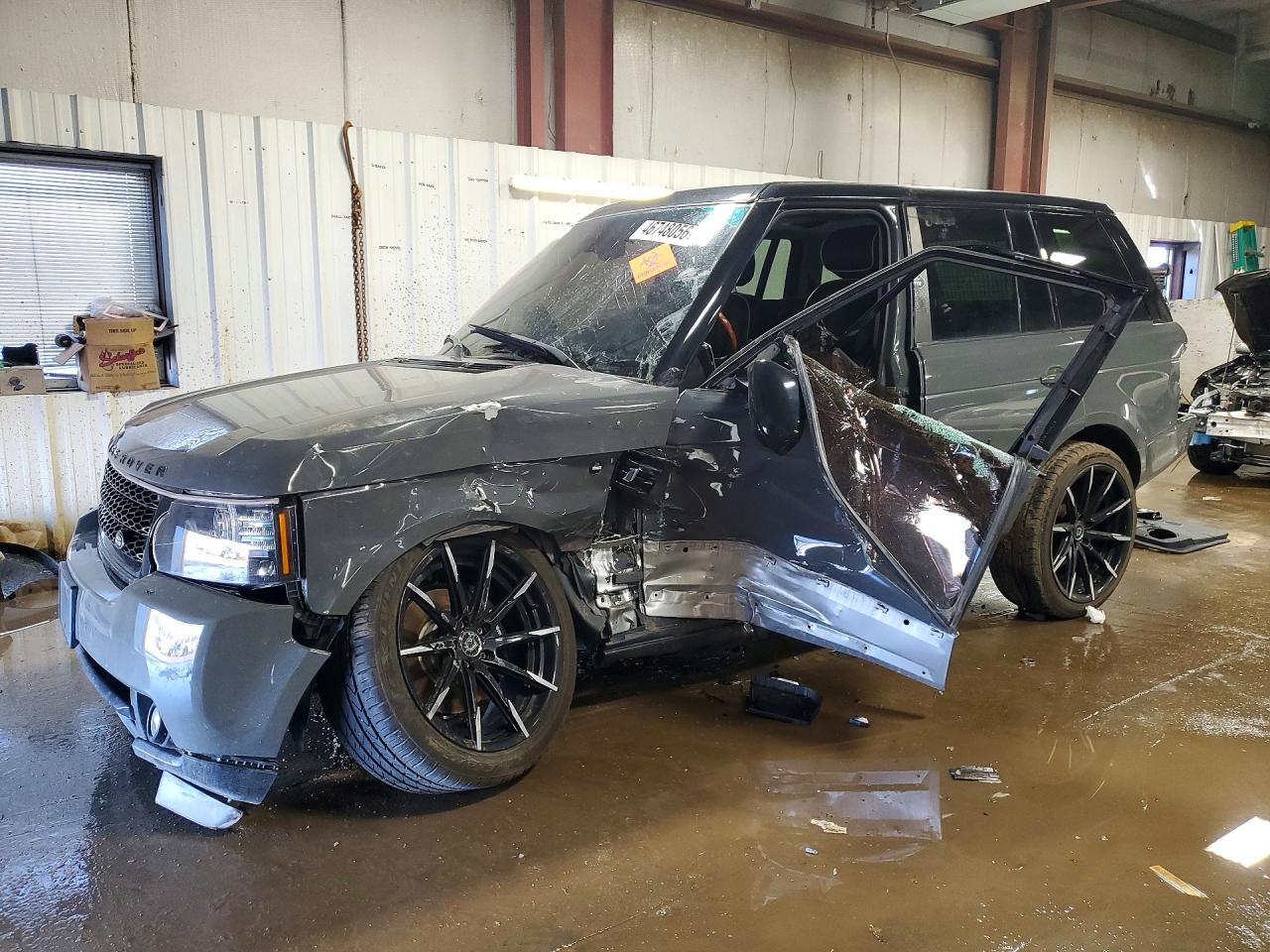 Salvage Land Rover Range Rover Image
