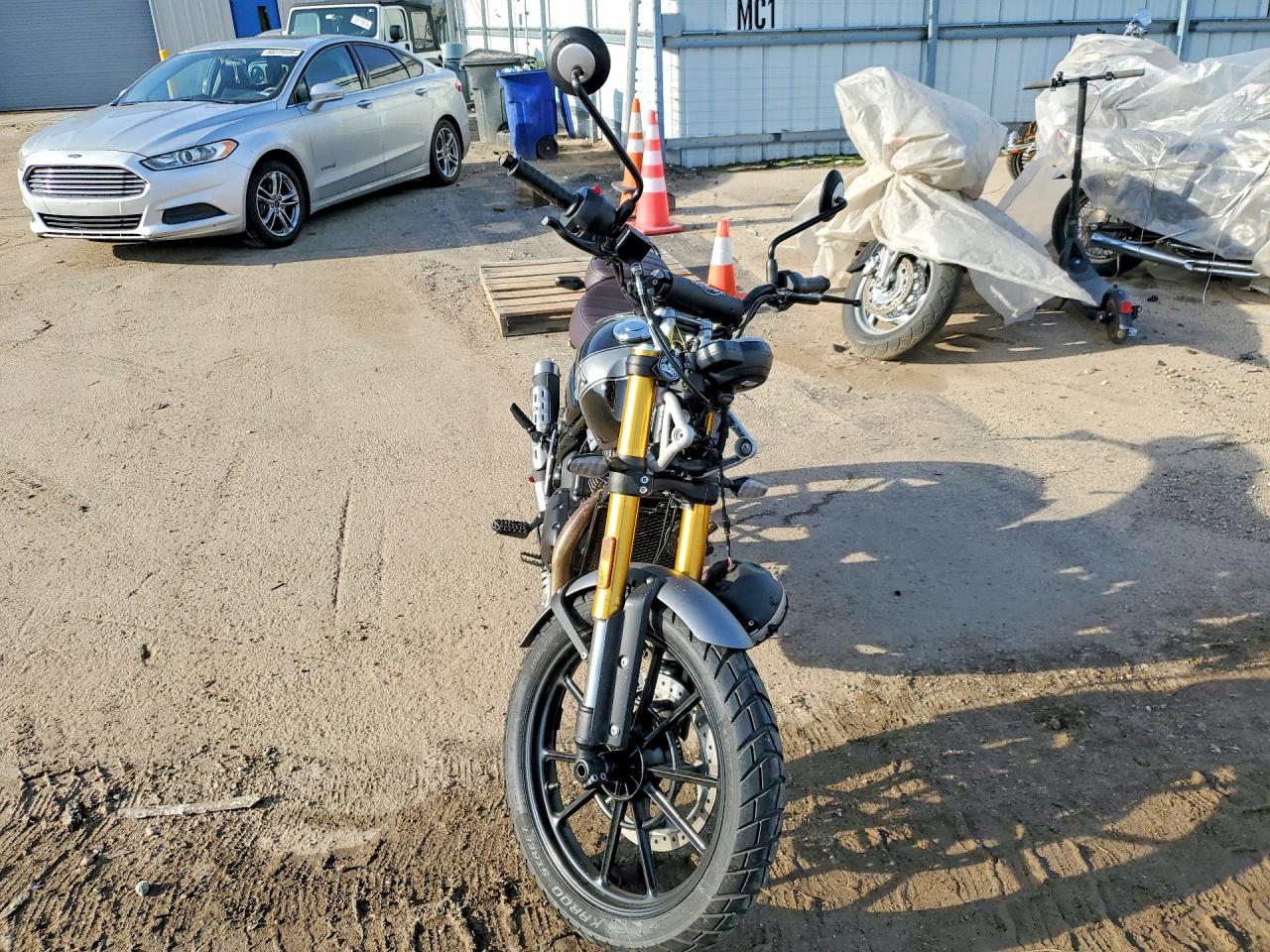 Triumph Scrambler 400 X