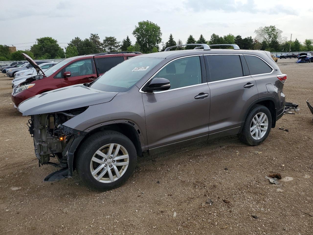 Salvage Toyota Highlander Image