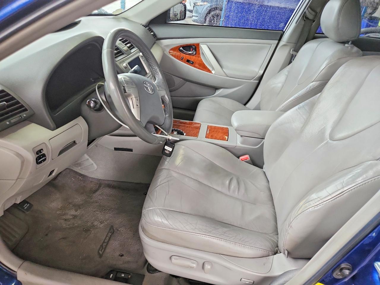 Toyota Camry Xle V6