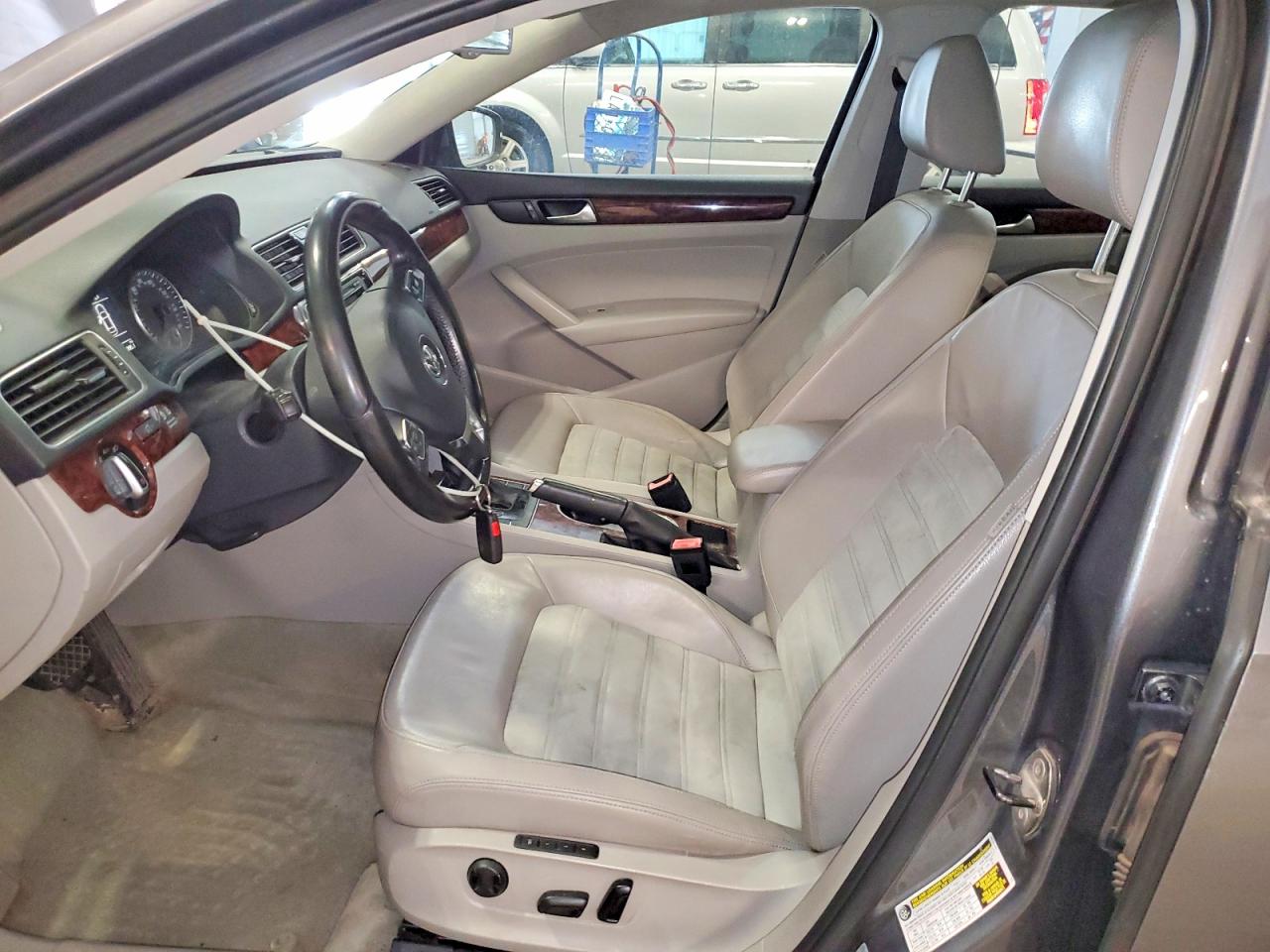Volkswagen Passat Sel