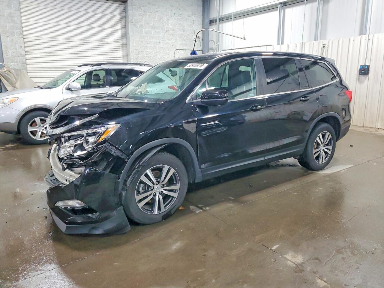 Salvage Honda Pilot Image