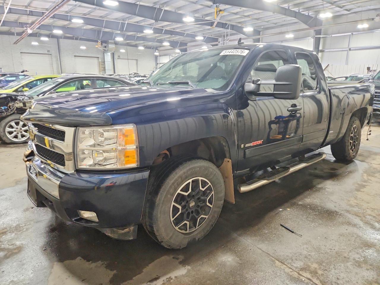 Salvage Chevrolet Silverado Image