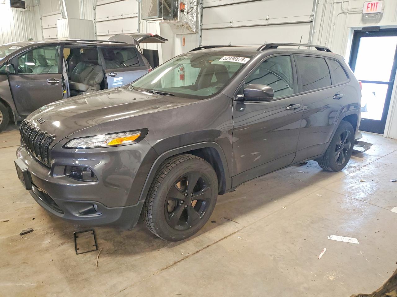 Salvage Jeep Grand Cherokee Image