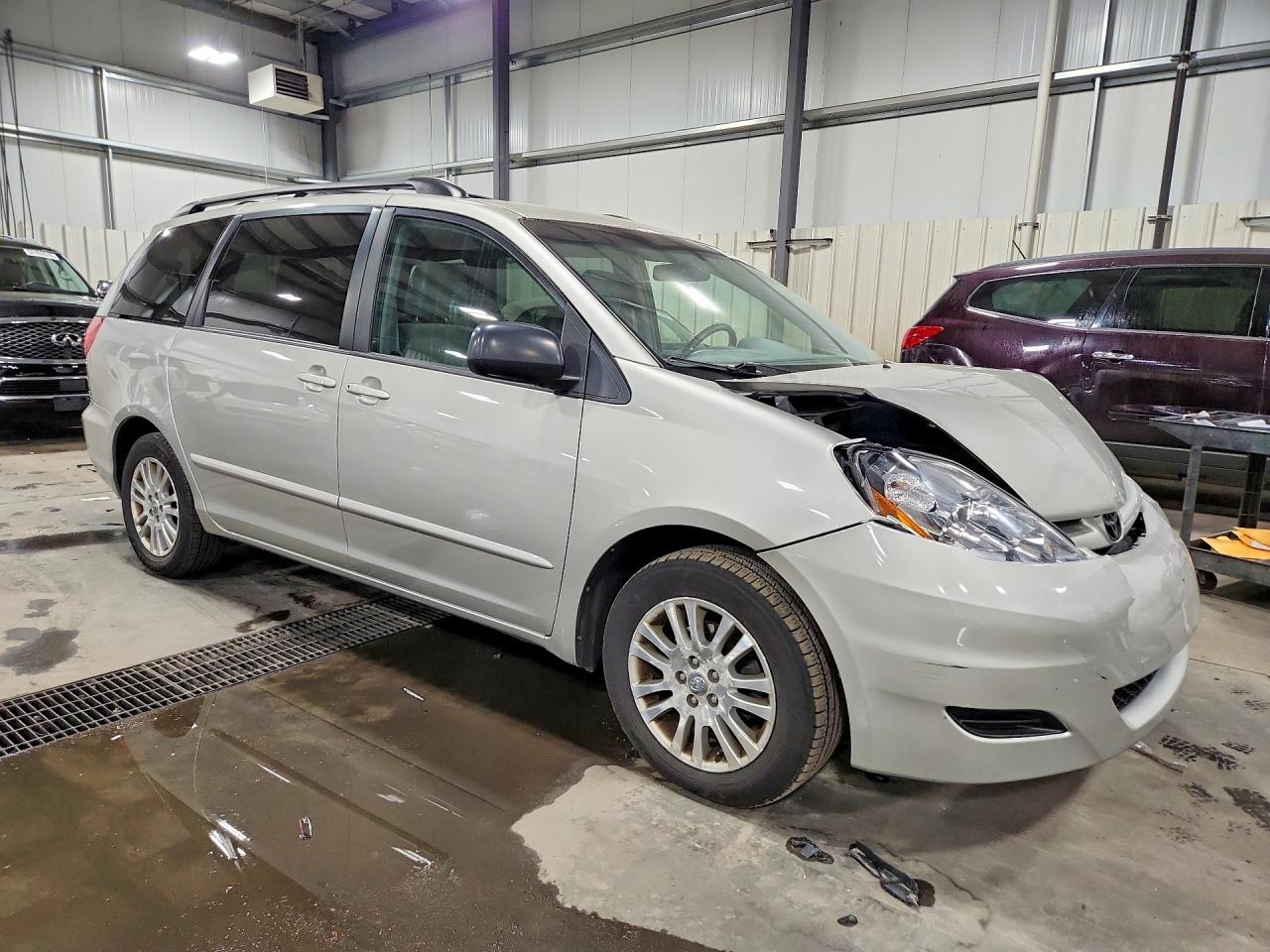 Toyota Sienna Le 7-passenger