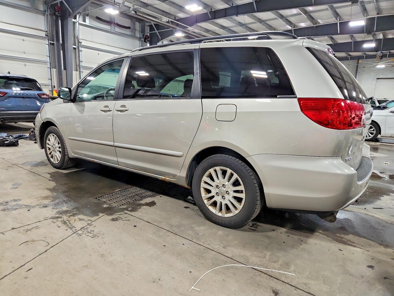 Toyota Sienna Le 7-passenger