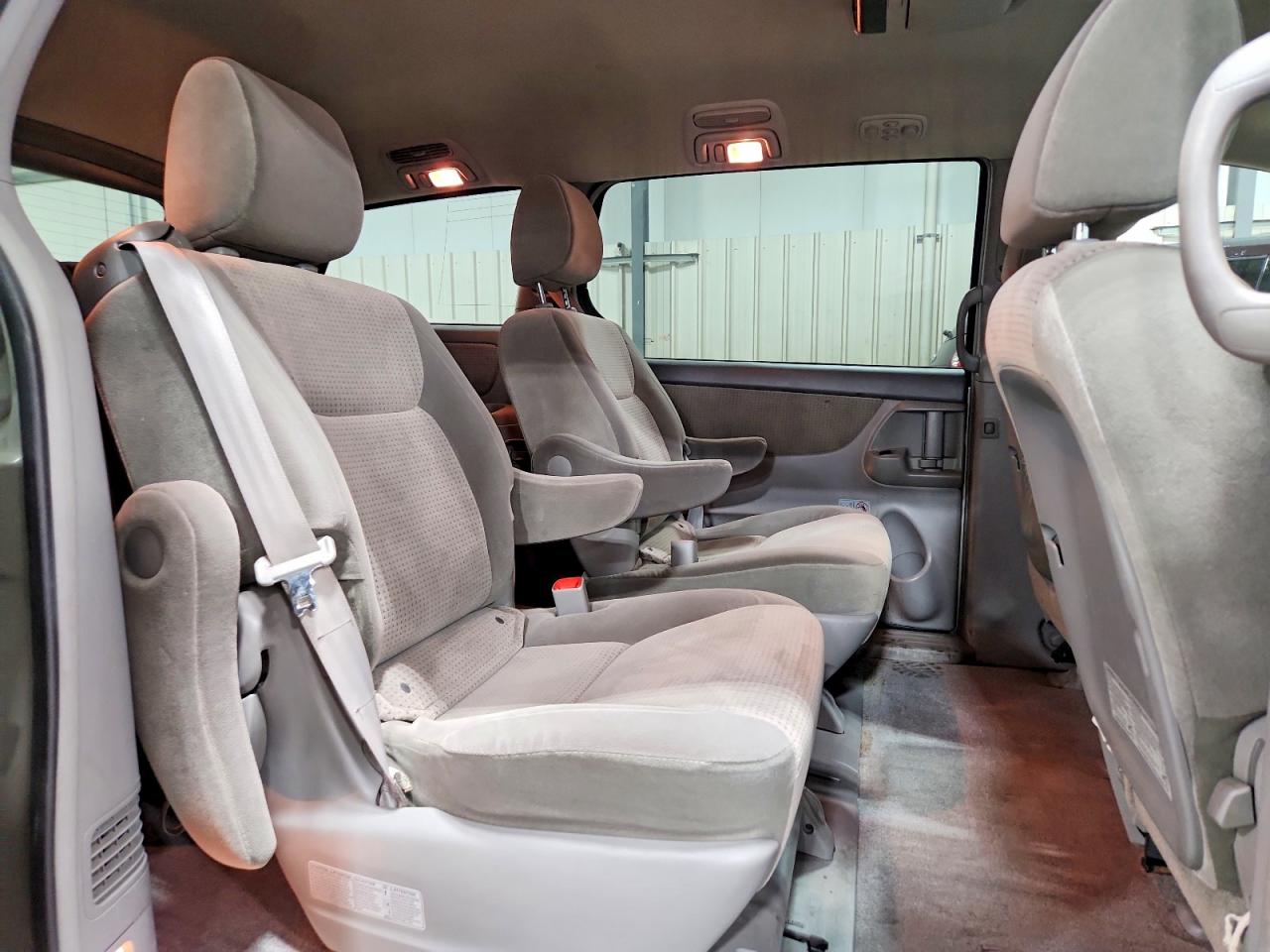 Toyota Sienna Le 7-passenger