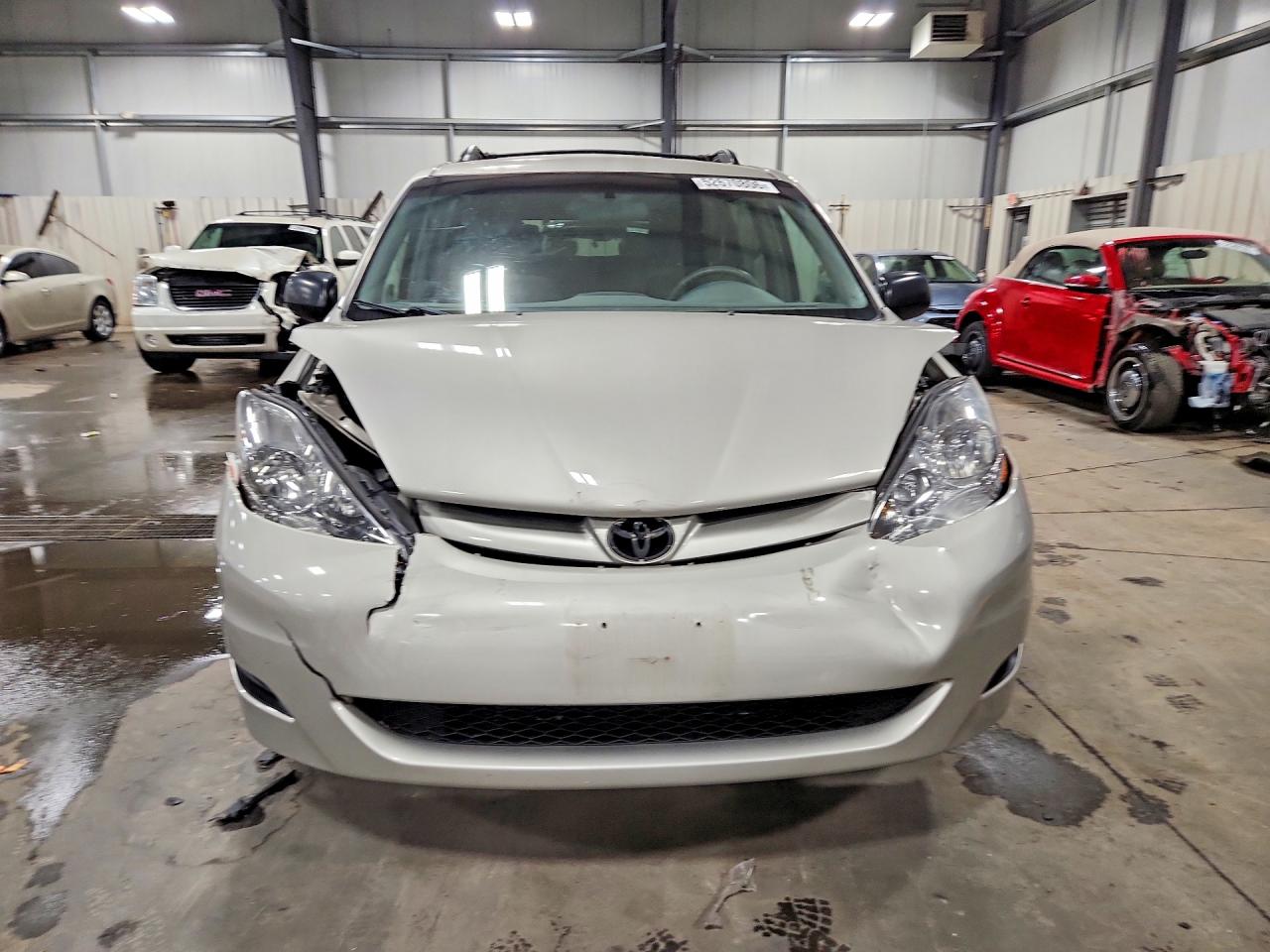 Toyota Sienna Le 7-passenger